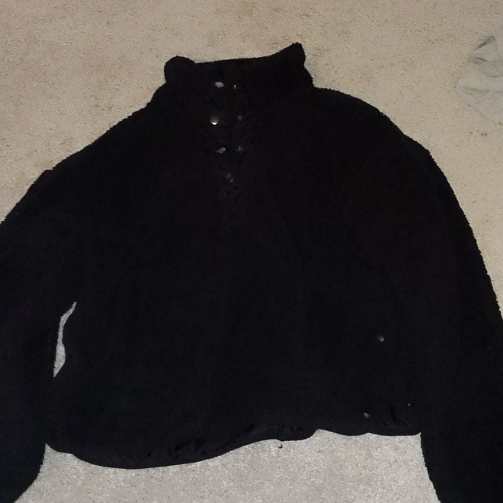 Black fleece pull over
